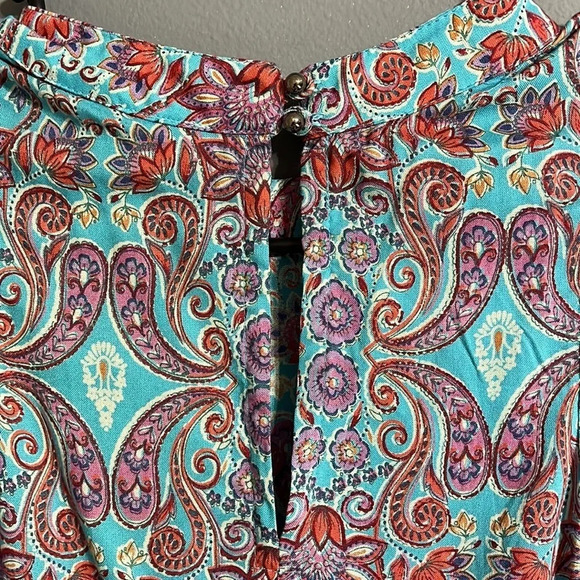 Mi Ami Paisley Mock Neck Swing Dress
Sleeveless Blue Woven Mini Womens Size XS - Picture 3 of 4